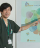IROOPについて研究員にレクチャーする、脳病態統合イメージングセンター（IBICⓇ）松田博史センター長