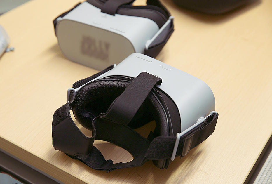 研究に使用するVR機器