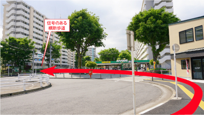 写真：萩山駅改札を出て右側の景色