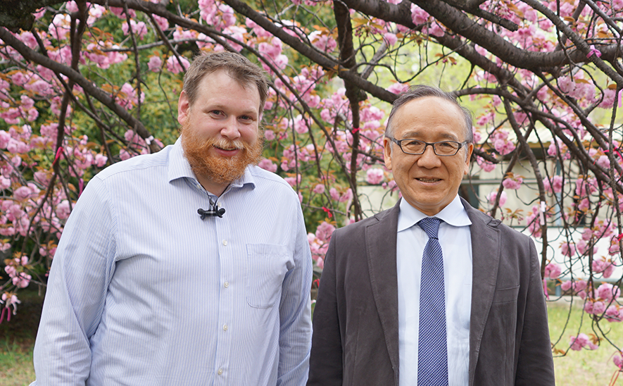 Ben Raveney  研究員と山村隆部長のポートレート